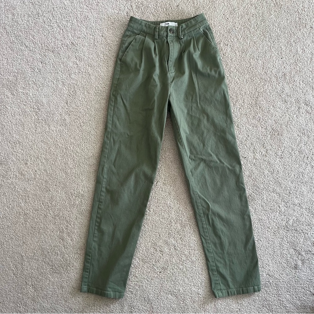 Women’s Twik Par Simons Pleated Green Trousers‎